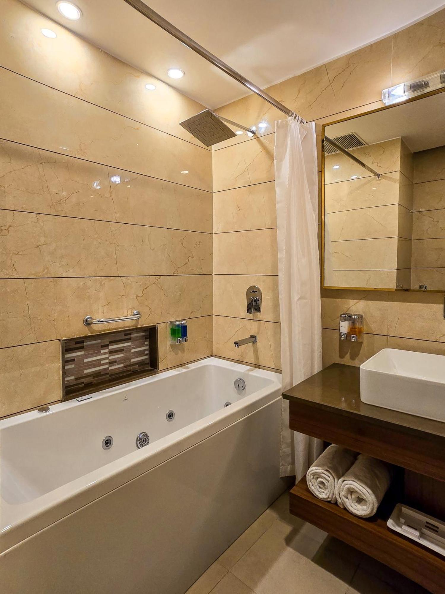 Grand View Hotel Далхаузи Екстериор снимка